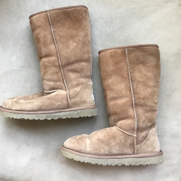 UGG - Picture 2 of 7